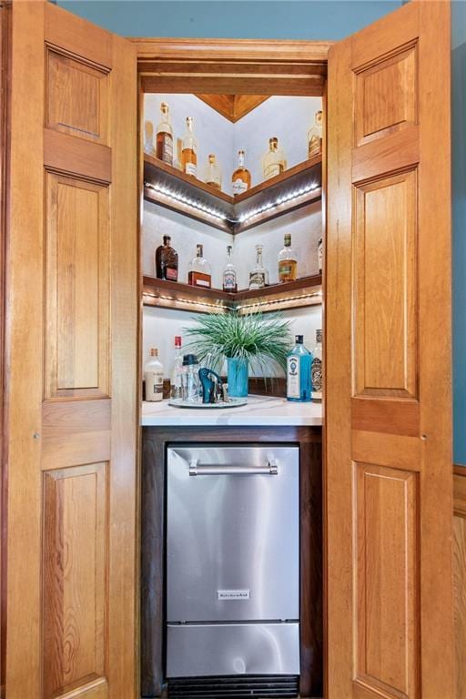 13008 Fontana St, Leawood, KS 66209 - view of indoor dry bar
