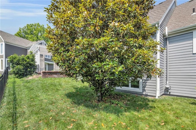 12428 Cambridge Cir, Leawood, KS 66209 - view of yard