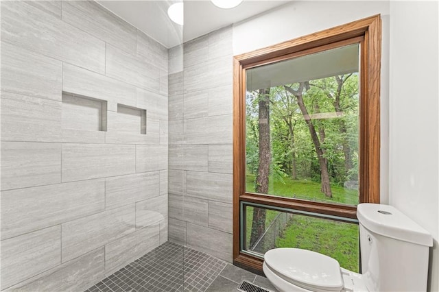 804 5th St, Baldwin City, KS 66006 - full bath with toilet and tiled shower