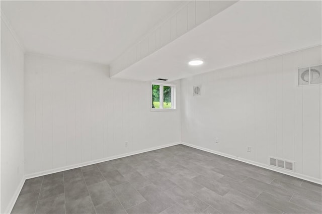 804 5th St, Baldwin City, KS 66006 - unfurnished room with baseboards