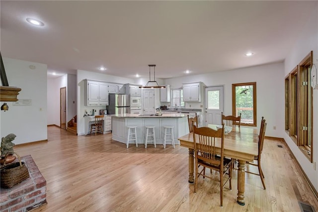 5317 NW Bluff Way, Parkville, MO 64152 - dining room featuring light wood-style floors, baseboards, and recessed lighting