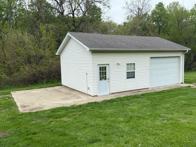 5604 Pleasant Ave, Saint Joseph, MO 64503 - view of detached garage