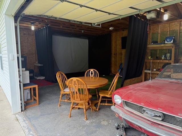 5604 Pleasant Ave, Saint Joseph, MO 64503 - view of garage