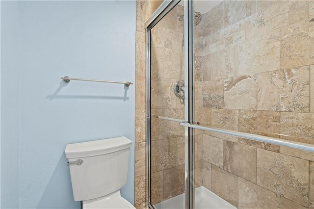 700 E 8th St Unit 11T, Kansas City, MO 64106 - full bath featuring a shower stall and toilet