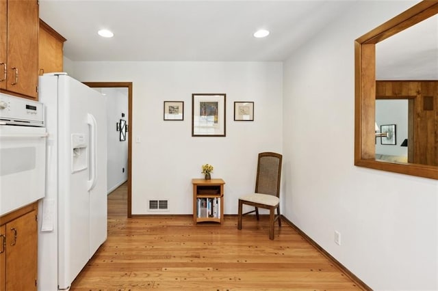 5407 W 64th Ter, Prairie Village, KS 66208 - living area with light wood-type flooring, recessed lighting, and baseboards