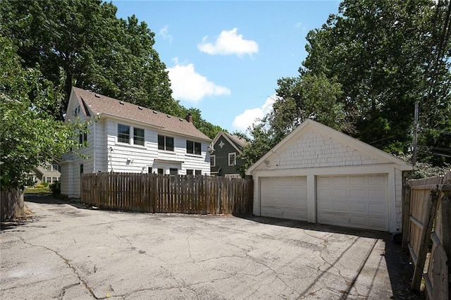 35 W 70th St, Kansas City, MO 64113 - view of detached garage