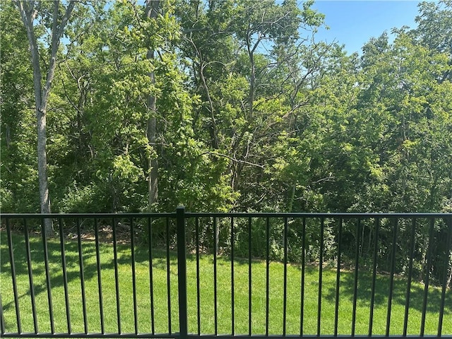 22428 W 90th Ter, Lenexa, KS 66227 - view of grassy yard