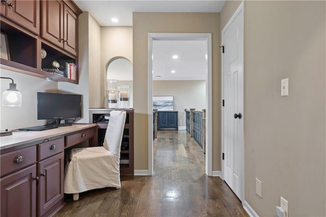 24901 W 91st Pl, Lenexa, KS 66227 - office area featuring dark wood-style flooring, recessed lighting, baseboards, and built in study area