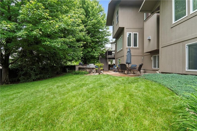24901 W 91st Pl, Lenexa, KS 66227 - view of grassy yard featuring a patio area