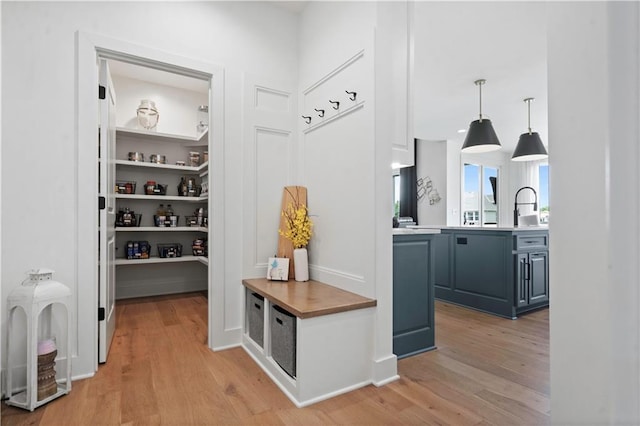 15318 W 172nd Pl, Olathe, KS 66062 - mudroom featuring light wood-style floors