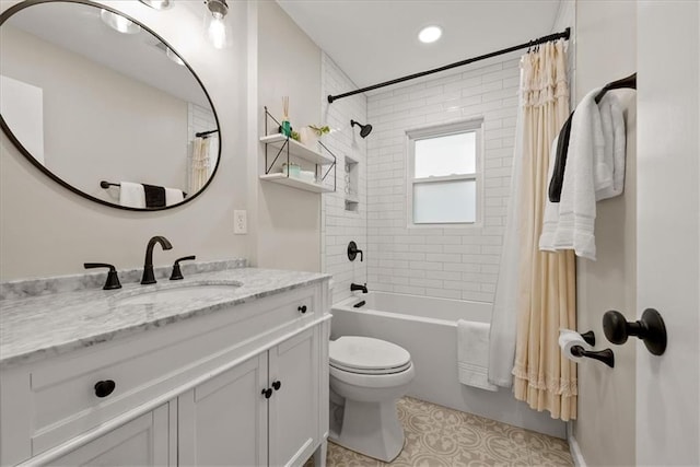 607 E 110th St, Kansas City, MO 64131 - full bathroom featuring vanity, toilet, shower / bath combo with shower curtain, and recessed lighting