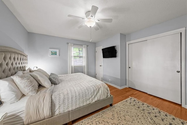 607 E 110th St, Kansas City, MO 64131 - bedroom featuring wood finished floors, ceiling fan, baseboards, and a closet