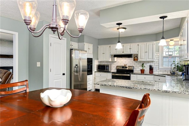 530 Nipper Ln, Leavenworth, KS 66048 - dining room featuring a textured ceiling and a chandelier