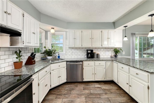 530 Nipper Ln, Leavenworth, KS 66048 - kitchen with appliances with stainless steel finishes, a sink, a textured ceiling, healthy amount of natural light, and white cabinetry