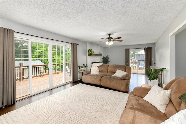 530 Nipper Ln, Leavenworth, KS 66048 - living area featuring wood finished floors, ceiling fan, and a textured ceiling