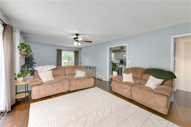 530 Nipper Ln, Leavenworth, KS 66048 - living area featuring ceiling fan, dark wood-style floors, and a textured ceiling