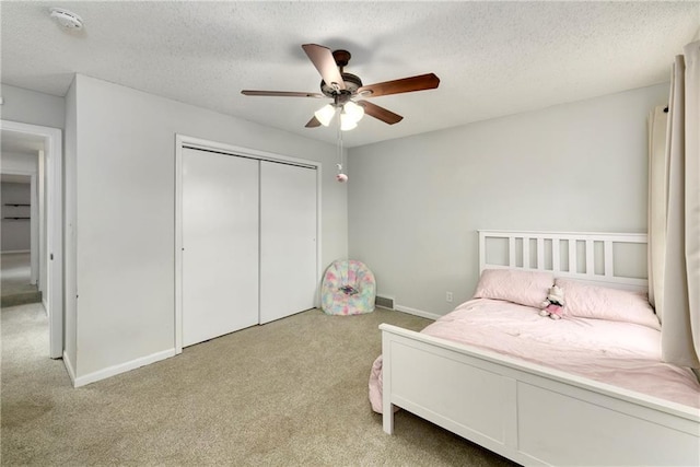 530 Nipper Ln, Leavenworth, KS 66048 - bedroom with carpet floors, baseboards, a closet, a textured ceiling, and a ceiling fan