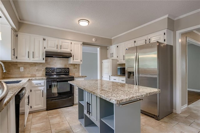 12800 W 100th St, Lenexa, KS 66215 - kitchen featuring stainless steel fridge with ice dispenser, black range with electric cooktop, under cabinet range hood, a sink, and white cabinetry