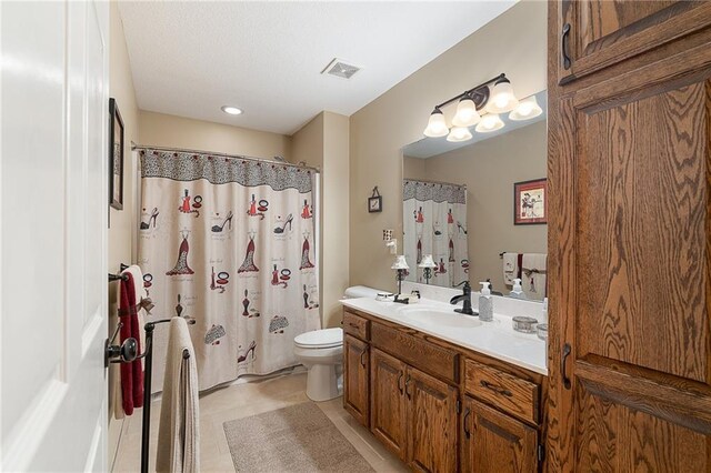 1611 NW Creekland Dr, Grain Valley, MO 64029 - bathroom with toilet, vanity, and a shower with shower curtain