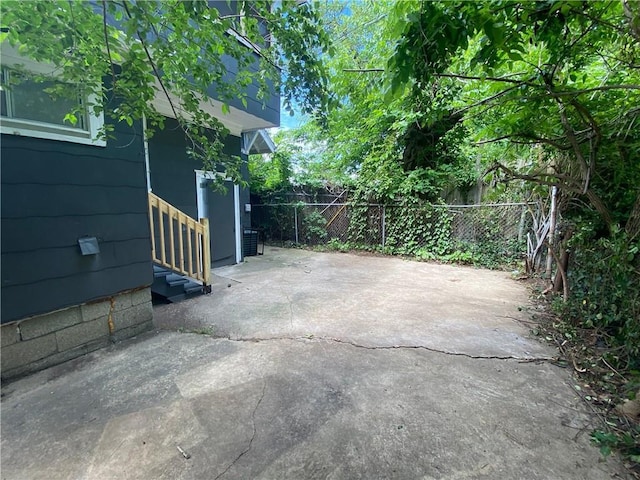3208 E 31st St, Kansas City, MO 64128 - view of patio / terrace