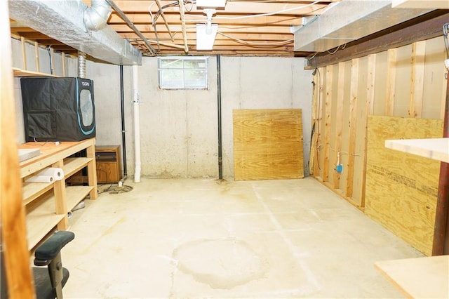 204 NW Redwood Ct, Lees Summit, MO 64064 - view of below grade area