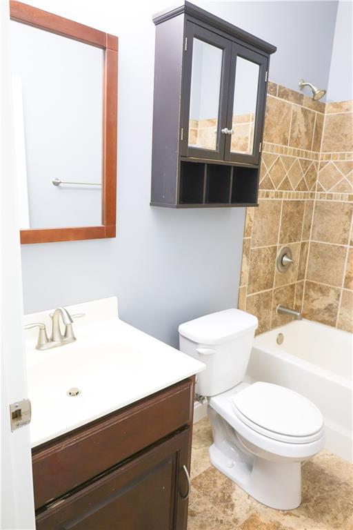 2404 Edmonds Ct, Columbia, MO 65203 - full bathroom featuring vanity, toilet, and shower / bathtub combination