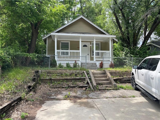 1226 10th Ave, Leavenworth, KS 66048 - bungalow-style house featuring covered porch