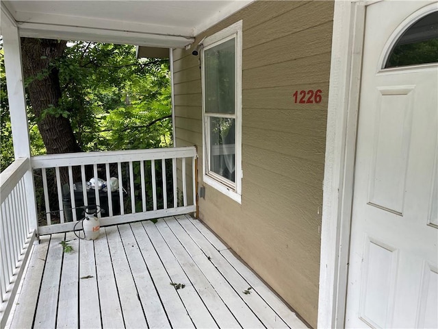 1226 10th Ave, Leavenworth, KS 66048 - view of wooden deck