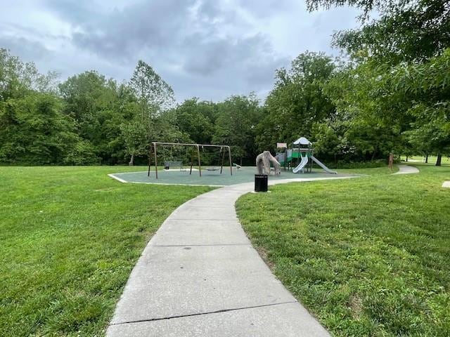 11601 N Manning Ave, Kansas City, MO 64157 - view of home's community featuring a lawn