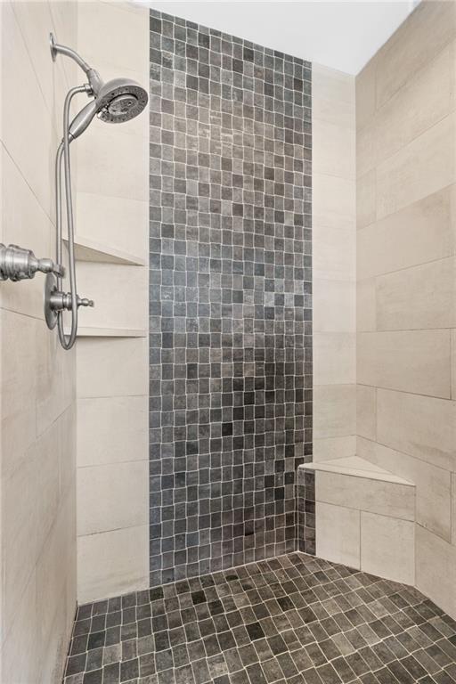 4313 Lakeview Ter, Basehor, KS 66007 - full bathroom with a tile shower