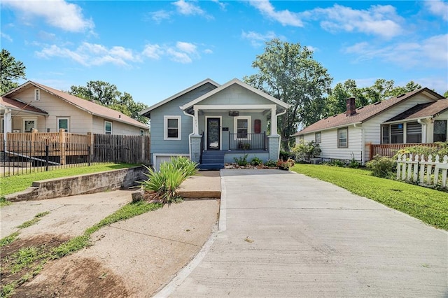 1025 S Park Ave, Independence, MO 64050 - view of front of house featuring covered porch and driveway