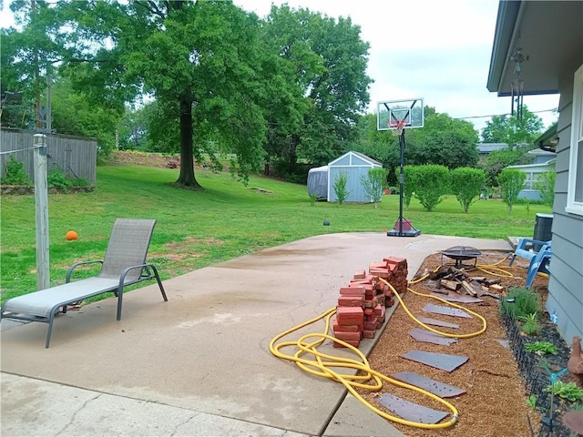 4426 Shrine Park Rd, Leavenworth, KS 66048 - view of patio featuring an outdoor structure