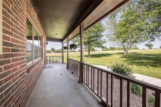19819 Mclouth Rd, Tonganoxie, KS 66086 - covered porch with a yard
