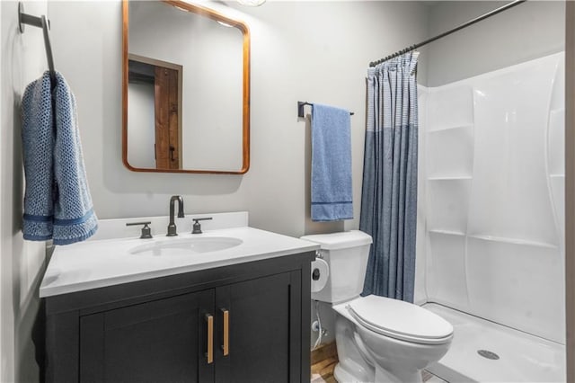 10154 N Lane Dr, Kansas City, MO 64157 - full bathroom featuring vanity, toilet, and a shower with curtain