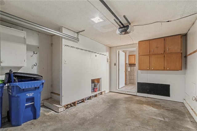 11124 W 69th Ter, Shawnee, KS 66203 - garage featuring a garage door opener