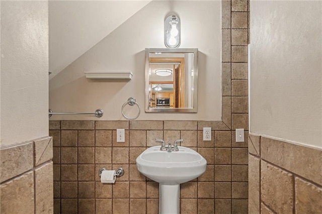 11124 W 69th Ter, Shawnee, KS 66203 - bathroom with tile walls and vaulted ceiling