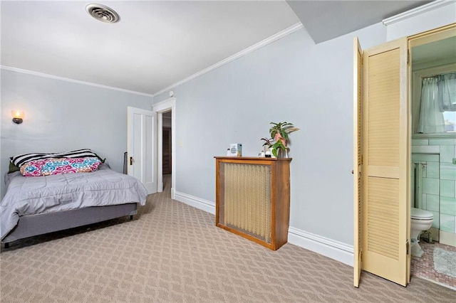 424 S Elm St, Ottawa, KS 66067 - bedroom featuring carpet floors, ornamental molding, ensuite bath, and baseboards