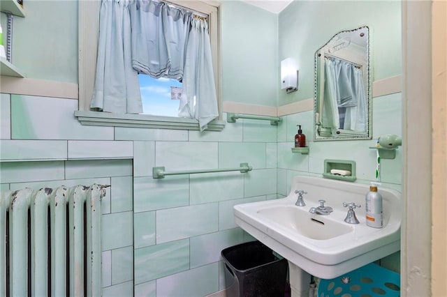 424 S Elm St, Ottawa, KS 66067 - bathroom with radiator heating unit