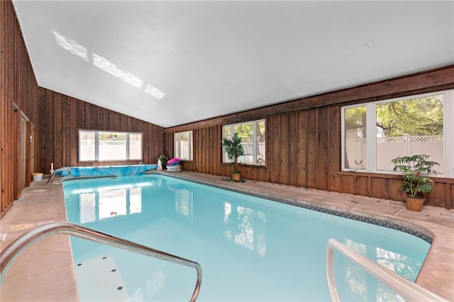 424 S Elm St, Ottawa, KS 66067 - view of indoor pool