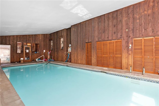 424 S Elm St, Ottawa, KS 66067 - view of indoor pool