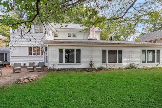 424 S Elm St, Ottawa, KS 66067 - back of property featuring a yard and a patio area