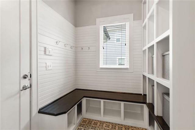 5947 N Cosby St, Kansas City, MO 64151 - view of mudroom