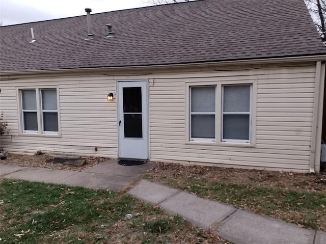 8828 N Main St, Kansas City, MO 64155 - rear view of house featuring a shingled roof