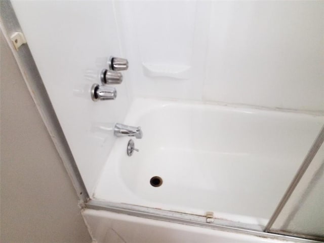 8828 N Main St, Kansas City, MO 64155 - full bathroom with tub / shower combination