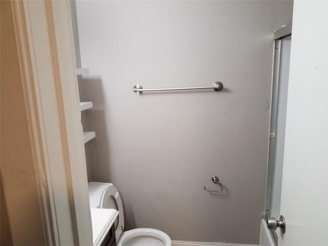 8828 N Main St, Kansas City, MO 64155 - full bath with toilet and vanity