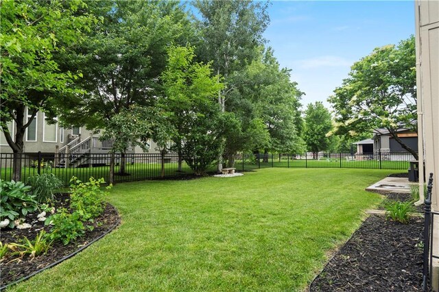 11412 S Lakecrest Dr, Olathe, KS 66061 - view of yard
