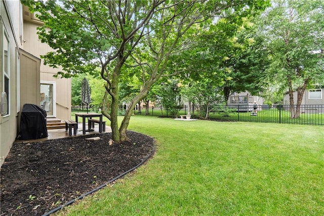11412 S Lakecrest Dr, Olathe, KS 66061 - view of yard with entry steps