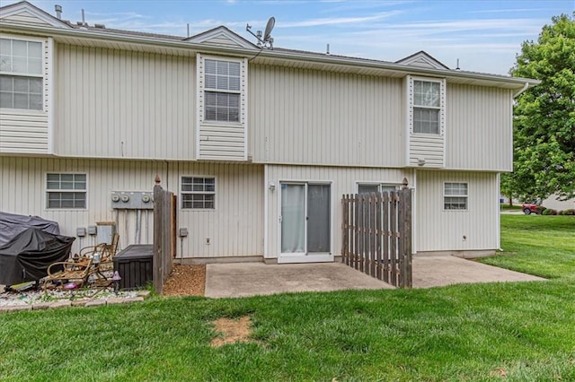 1413 SE Norwood Dr, Lees Summit, MO 64081 - back of property with a patio area and a yard