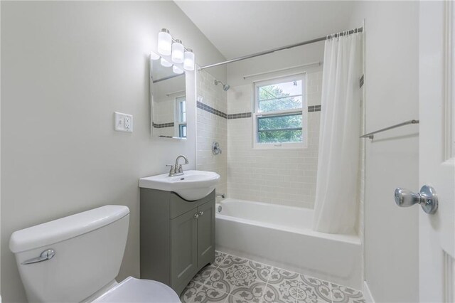 704 W 38th St N, Independence, MO 64052 - full bath featuring toilet, shower / bath combo, vanity, and tile patterned floors