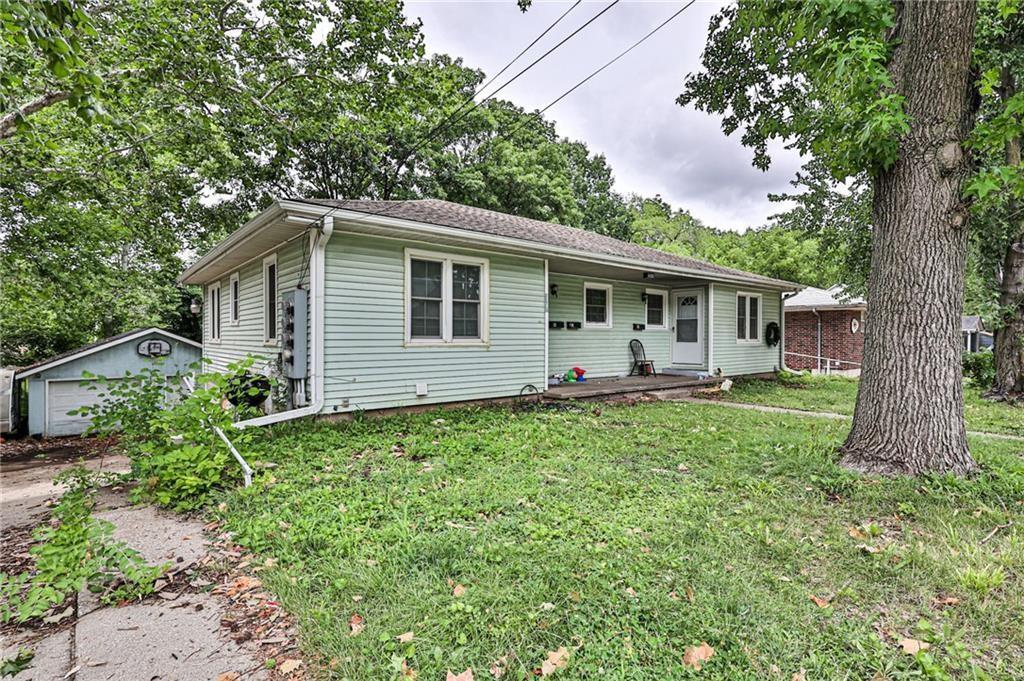 1316 N Main St, Independence, MO 64050 - ranch-style home with an outbuilding, a front lawn, and a detached garage